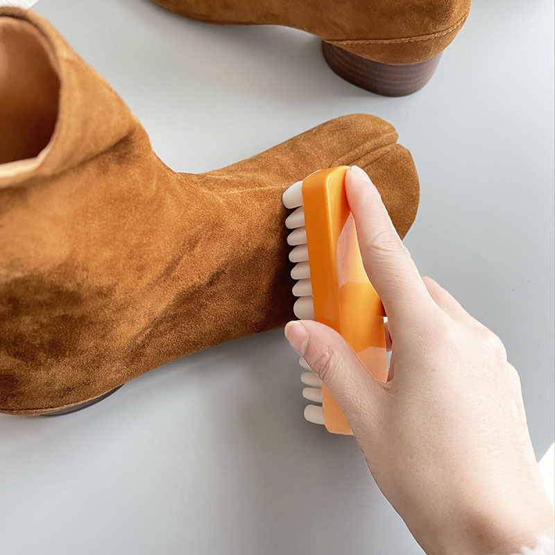 Spazzola in pelle per stivali  - Sneaker Care Spray recensione e prezzo